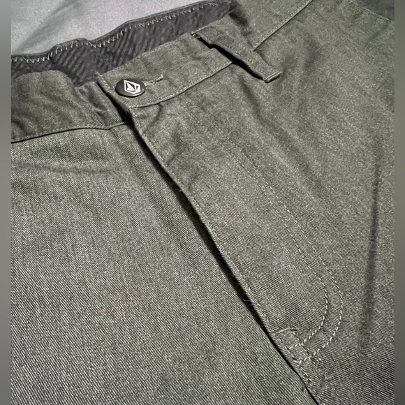 Men’s Volcom Chino Short Size 30 - Picture 2 of 4